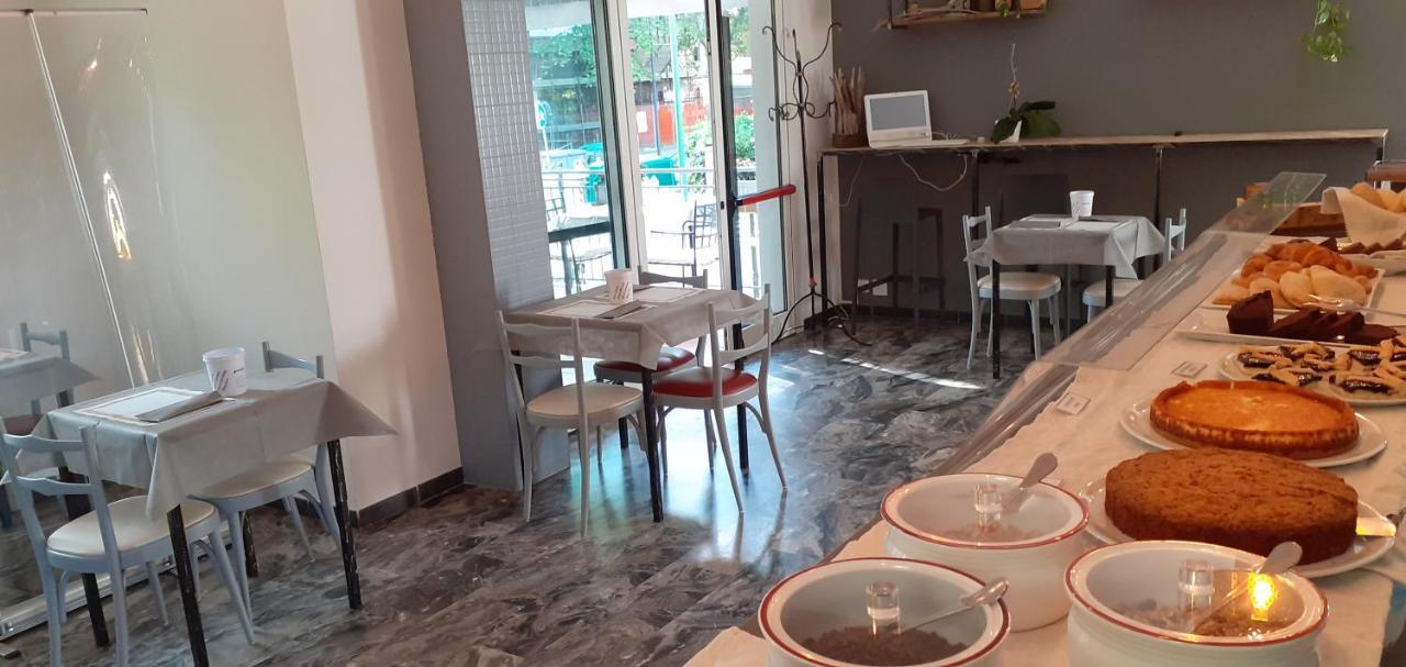 Hotel Garnì Anna Cervia Buitenkant foto